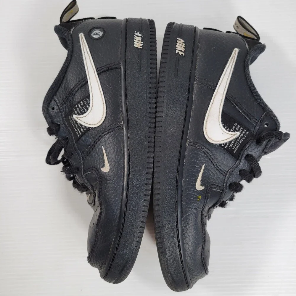 Nike Kids Air Force 1 Size 2.5 Y LV8 Utility Sneaker Black White Lace Up AV4272